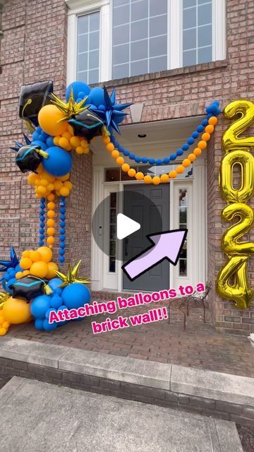 POP POP BALLOON on Instagram: "Attaching balloons to an exterior brick wall can be tricky 🤬 . Here is a little step by step on how we like to attach our mylars when there is no garland behind it! . We love the clean look of the 2024 AND it was quick attaching this! . Hope this can be helpful! . #poppopballoonfw #balloontips #balloondecor #outdoorballoons #gradballoons #balloonsetup #hotglue #exteriorballoons #diyballoons #balloonhelp #grad2024 #graddecor #gradideas #gradparty" Balloon Garland Outside House, Balloon Garland On Porch, Balloon Garland On Brick Wall, Storefront Balloon Garland, Front Porch Balloon Garland, Balloon Arch Tips, Back To School Balloon Arch, Outdoor Balloon Garland, Balloon Photo Booth