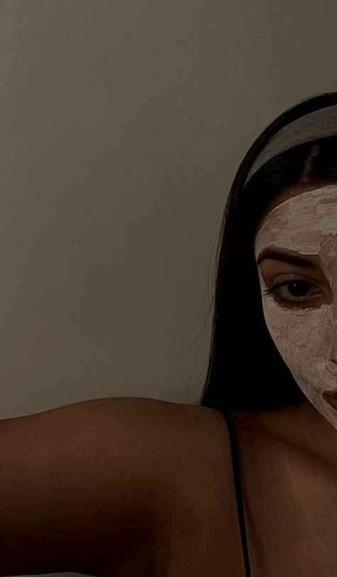 Esthetician Pictures, Self Care Face Mask, Night Relaxation, Mask Photoshoot, Pamper Night, Face Mask Aesthetic, The Dictator, Artsy Pictures, Face Mask Fashion