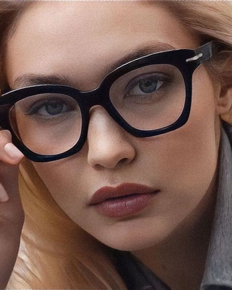 Classy Glasses, Glasses For Your Face Shape, Glasses Inspiration, Virgo Sun, Leo Rising, Fabulous Clothes, Classy Aesthetic, Eye Wear, Top Models