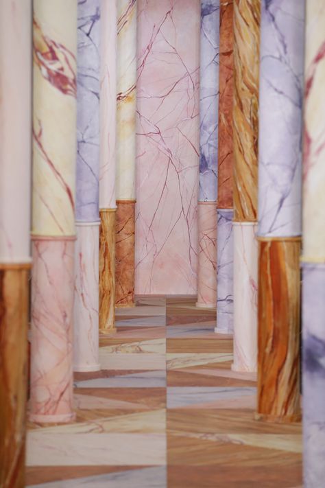 We Spotted the Dreamiest Marble DIY Idea at New York Fashion Week Marbled Wallpapers, Marble Color Palette, Marble Diy, Toga Party, Sarah Sherman, Sarah Sherman Samuel, Live Colorfully, Marble Print, Faux Marble