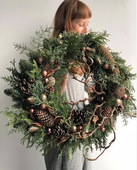 Julkransar Diy, Home Made Christmas, Dekoratívne Vence, Jul Diy, Natural Christmas, Xmas Wreaths, Wreaths Diy, Christmas Decorations Rustic, Christmas Wreaths Diy