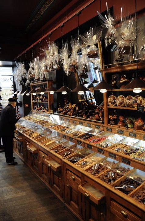 Chocolate Stores, French Chocolate, Shop Fronts, Chocolate Shop, Candy Store, Market Shopping, France Travel, Retail Design, Display Case