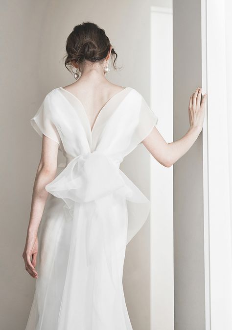 18 Wedding Dresses That Make A Romantic Statement With A Royal Touch! - Praise Wedding Wedding Dresses Korean, Korean Wedding Dress, Minimal Wedding Dress, Wedding Dresses Romantic, Elegant Wedding Dress, Dresses To Wear To A Wedding, Wedding Dresses Simple, Dream Wedding Dresses, Beautiful Gowns