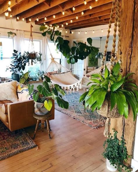 Design Ložnic, Lots Of Plants, Interior Boho, Bohemian Interior Design, Interior Design Per La Casa, Bohemian House, Design Websites, Bohemian Interior, Bohemian Bedroom