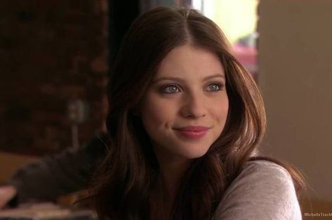 You know you love her. Mode Gossip Girl, Georgina Sparks, Percy Jackson Fanfic, Brunette Actresses, Chuck And Blair, Gossip Girls, Michelle Trachtenberg, Dating Girls, Zoe Saldana