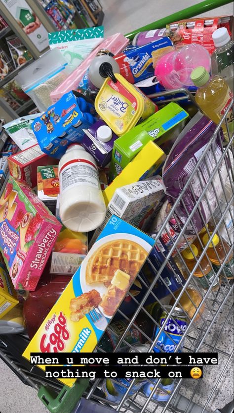 Groceries Aesthetic, Grocery Shopping Aesthetic, Grocery Aesthetic, Costco Deals, Grocery Supermarket, Movie Snacks, Homemade Gravy, Junk Food Snacks, Grocery Haul