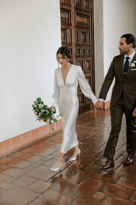 Classic Elopement Dress, Dress For Courthouse Wedding, Courtyard Wedding Dress, Vintage Courthouse Wedding Dress, Satin Courthouse Wedding Dress, Santa Barbara Civil Wedding, Courtroom Wedding Dress, Elopement Looks Brides, City Hall Elopement Dress