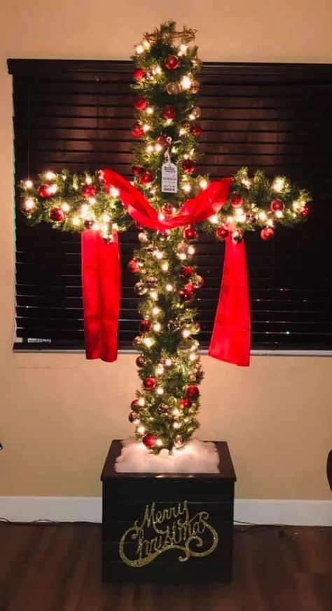 Christmas Cross Decorations, Cross Tree Christmas, Christian Christmas Outdoor Decorations, Cross Christmas Tree Diy, Christian Christmas Yard Decorations, Advent Decorations For Church, Cross Trees, Christmas Decor Ideas For Church, Worship Center Christmas Decor