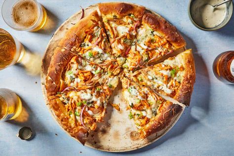 Buffalo Chicken Pizza Recipe, Chicken Pizza Recipe, Leftover Chicken Breast, Prosciutto Pizza, Buffalo Chicken Pizza, Cooking Chicken To Shred, Rotisserie Chicken Recipes, Chicken Pizza, Roasted Broccoli