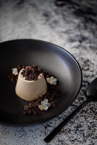 Coffee Panna Cotta & Chocolate Soil - Temptation For Food Coffee Panna Cotta, Avocado Puree, Chocolate Soil, Fine Dining Desserts, Dessert Presentation, Fine Dining Recipes, Dessert Plating, Plated Desserts, Food Presentation