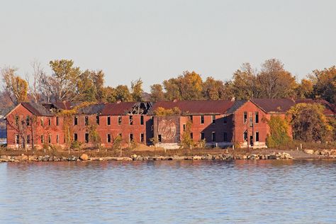 Kapal Feri, Kota New York, Hart Island, Thomas Alva Edison, Odd Facts, Alva Edison, Abandoned Asylums, Horrible People, Long Island Sound