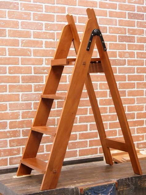 Step Ladder Making I Enjoyed - Paul Sellers' Blog Diy Wood Step Ladder, How To Make A Wooden Ladder, Diy Step Ladder, Iron Ladder, Bamboo Furniture Diy, Wooden Step Ladder, Wood Step Stool, Wooden Step Stool, Retro Christmas Decorations