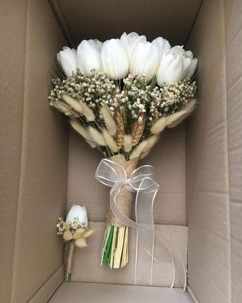 Simple Wedding Bouquets, Tulip Wedding, Bridal Bouquet Flowers, Tulip Bouquet, Hand Bouquet, Bride Flowers, Bride Bouquets, Bridal Flowers, Wedding Mood