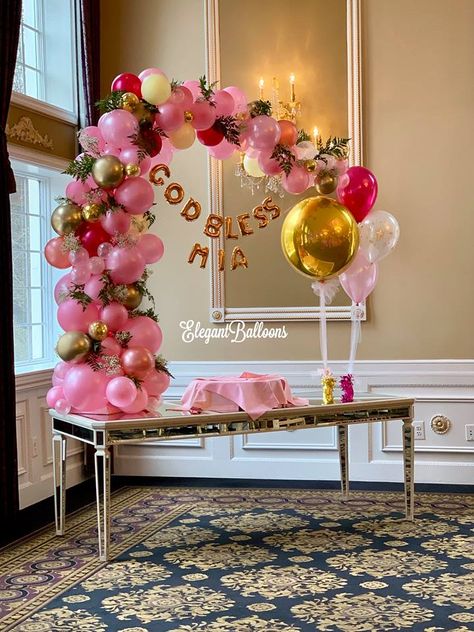 Organic balloon 1/2 arch cake table by ElegantBalloons Table Top Balloon Arch, Table Decorations With Balloons, Arch Over Table, Communion Balloons, Decorations With Balloons, Organic Balloon Arch, Arch Cake, Table Organic, Christening Balloons