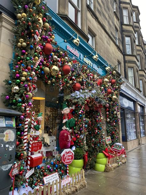 Christmas Edinburgh, Edinburgh Christmas Market, Edinburgh Christmas, Xmas Market, Cozy Rooms, Christmas In Europe, Christmas Travel, Edinburgh Scotland, 2024 Vision