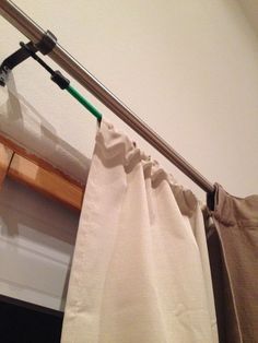 Tenda Tutorial, Bungee Cords, Bungee Cord, Diy Curtains, Hanging Curtains, Curtain Decor, Curtain Rod, Organizing Your Home, Home Hacks