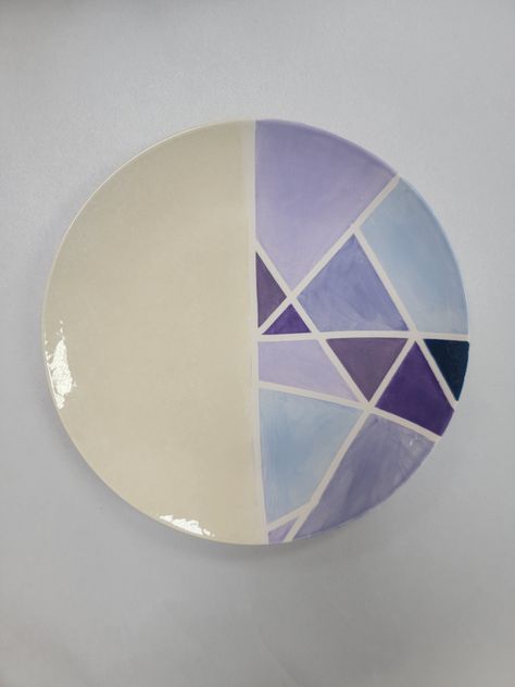 Bowl Painted Pottery, Pottery Painting Ideas Geometric, Geometric Pottery Painting, Pottery Painting Beginner, Pottery Platter Painting Ideas, Clay Cafe Painting Ideas Easy, Pottery Bowl Painting Ideas Simple, Clay Painting Ideas Plates, Pottery Painting Inspo Plate