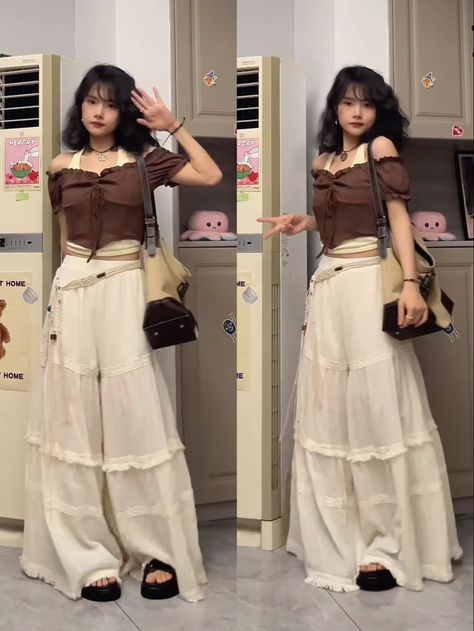 Cute Japan Outfits Aesthetic, Long Skirt Over Pants, Japanese Aesthetic Outfits, Korean Fashion Maxi Skirt, Japan Outfit Ideas, Maxi Skirt Outfit Japanese, Acubi Fashion Long Skirt, Korean Outfits Men, Japanese Street Fashion Long Skirt