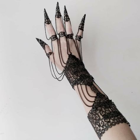 Silver (swipe) or Black? Which one would you choose? ♡  New black version of my "Anput" forearm design, only one of this available!  #handmade #madeinitaly #myriljewels #handjewelry #black #dark #gothicstyle #darkstyle #darkavantgarde #darkfashion #italiandesigner #metalglove #totalblack Dark Elf Costume, Hand Armor, Silver Arm Cuff, Gold Arm Cuff, Metal Glove, Chunky Gold Bracelet, Arm Bangles, Gold Arm Band, Black Claws