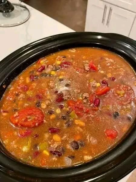 Gordon Ramsay 🍲 | Taco soup! | Facebook Pioneer Woman Taco Soup, Freeze Leftovers, Chili Pot, Best French Onion Soup, Warm Soup Recipes, Homemade Soups, Grandma Cooking, Paula Deen Recipes, French Onion Soup Recipe