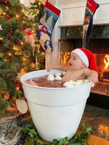 Mug Photoshoot, Toddler Christmas Photoshoot, Hot Chocolate Pictures, Baby Christmas Photoshoot, Baby Christmas Photography, Coco Baby, Christmas Hot Cocoa, Christmas Baby Pictures, Diy Hot Cocoa