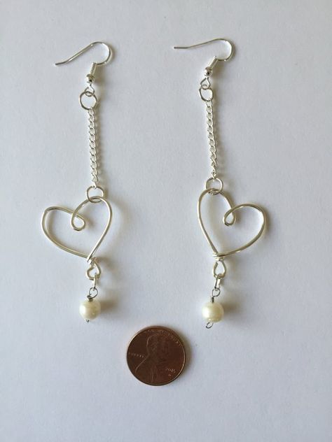 Wire Heart, Fresh Water Pearls, Jewellery Ideas, Earring Tutorial, Water Pearls, Small Earrings, Charm Gift, Chain Earrings, Cute Earrings