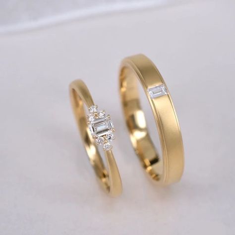 Couple Wedding Rings Diamonds, Hers And Hers Wedding Rings, Couple Gold Rings Engagement, Engagement Rings Couple Gold Indian, Best Wedding Rings Couple, Couple Rings Gold Engagement Unique, Unique Engagement Rings Gold, Couple Rings Wedding Gold, Couple Rings Design Unique