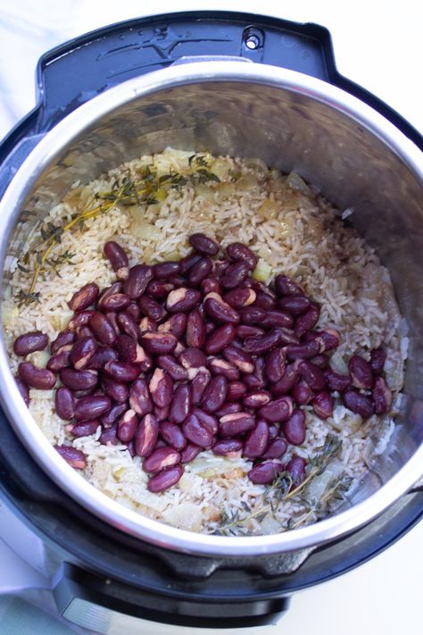 Rice And Peas Instant Pot, Rice And Peas Jamaican Instant Pot, Jamaican Rice And Peas Instant Pot, Jamaican Beans And Rice, Jamaican Beans, Instant Pot Rice And Beans, Jamaican Spices, Beans And Rice Recipes, Jamaican Rice And Beans