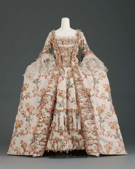 Gown, French late 1700s silk, silk bobbin lace 1770s Fashion, 1700 Fashion, 18th Century Dress, Rococo Fashion, 18th Century Costume, Museum Of Fine Arts Boston, 18th Century Clothing, Century Dress, 18th Century Fashion