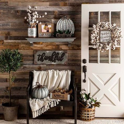 Rustic farmhouse entry and mudroom. Barnwood shiplap on walls, white door, classic bench, and thankful #ad #barnwood #shiplap #farmhouse #fixerupper #mudroom Mudd Room, Sweet Board, Vibeke Design, Fall Decorating Ideas, Farmhouse Modern, Dekor Diy, Chic Farmhouse, Modern Farmhouse Kitchens, Country Style Homes