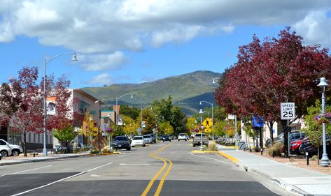 Los Alamos, NM This Southwestern hotspot offers visitors everything from family-friendly skiing to top-notch breakfast burritos. Los Alamos New Mexico, Sante Fe New Mexico, New Mexico Road Trip, Southwest Travel, Hot Air Balloon Festival, Carlsbad Caverns, New Mexico Usa, Sante Fe, Fun Places To Go