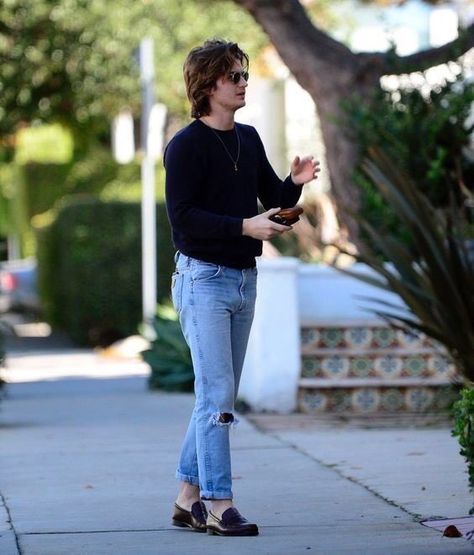 Joe Keery Stranger Things Joe Keery, Steve Harrington Stranger Things, Joe Kerry, Beautiful Joe, Stranger Things Steve, Stranger Things Have Happened, Cast Stranger Things, Joe Keery, Relaxed Outfit