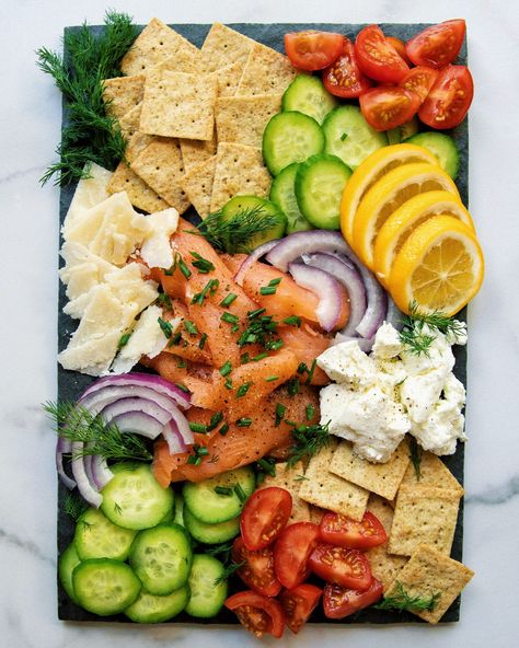 Salmon Charcuterie, Brunch Charcuterie Board, Hanukah Appetizers, Brunch Charcuterie, Smoked Salmon Platter, Salmon Platter, Lemon Pepper Salmon, Crusted Tilapia, Dairy Free Cheese