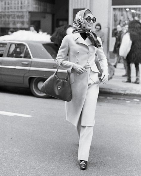 Jackie O.’s Bag of Choice, Rebranded in Her Name | The New York Times Babushka Scarf, Jackie O's, 1970 Fashion, Jacqueline Bouvier, Star People, Jean Louis Scherrer, Gucci Horsebit Loafers, Aristotle Onassis, Classy Lifestyle