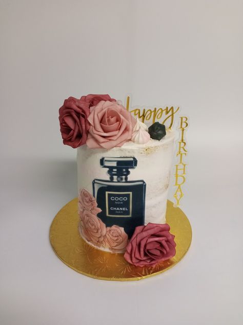 Perfume Cake Ideas, Chanel Cake Birthdays, Chanel Perfume Cake, Perfume Cake, Chanel Cakes, Coco Chanel Cake, Channel Cake, Decor Tort, Chanel Cake