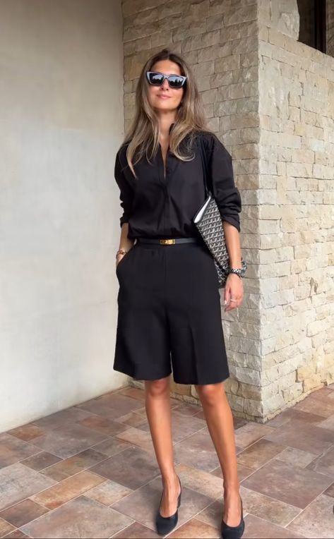 Black Work Shorts Outfit, Black Bermuda Shorts Outfit, Bermuda Shorts Outfit Women, Bermuda Shorts Outfit, European Outfits, Outfit Elegantes, Shorts Outfits Women, Look Short, Summer Work Outfits