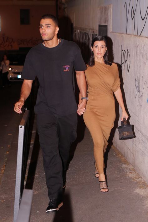 in halter style with my green olive boots... Kourtney Kardashian Boyfriend, Kortney Kardashian, Kourtney Kardashion, Younes Bendjima, Kim And Kylie, Olive Boots, Shooting Modes, Kourtney Kardashian Style, Olive Green Dress