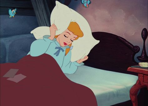 Feeling Too Lazy to Get Out of Bed Can Be a Sign of Intelligence (So Hit the Snooze With No Regrets) Messy Beds, Clock Old, Disney Amor, Disney Princess Quotes, Wallpaper Disney, Cinderella Disney, Have Courage And Be Kind, Film Disney, Art Disney