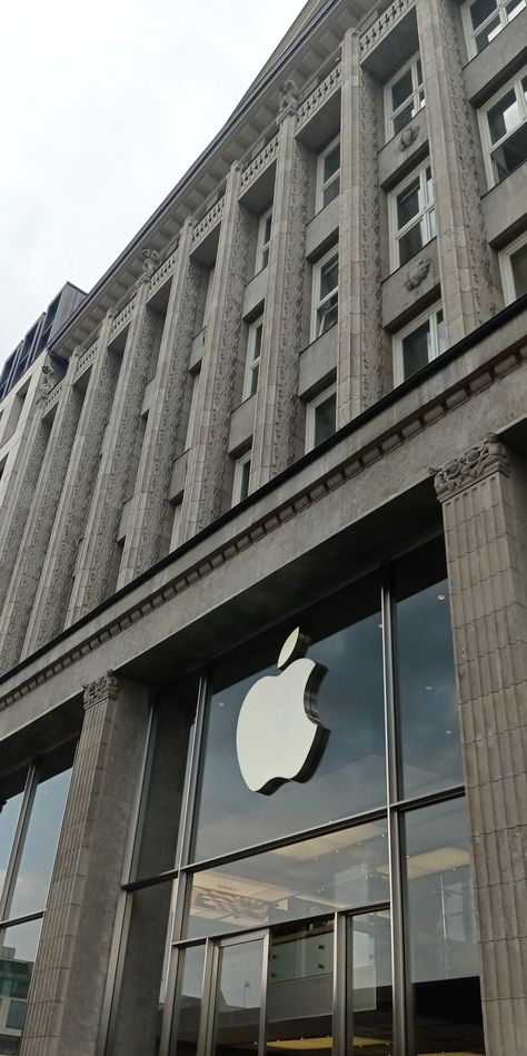 Apple store Apple Company Aesthetic, Apple Store Aesthetic, Moodboard Manifestation, Apple Office, Apple Building, Apple Company, Bloxburg City, Iphone Store, Store Aesthetic