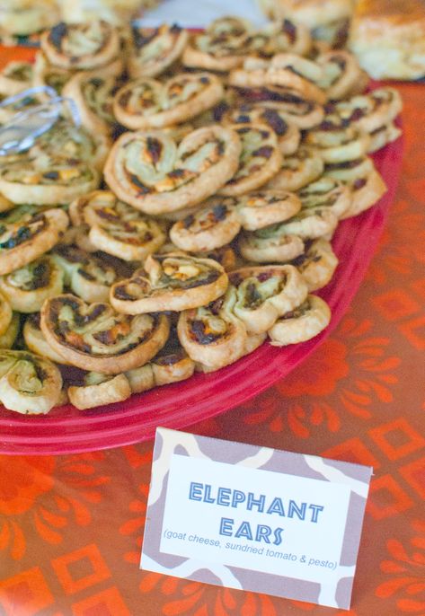 Safari Theme Party Food, Jungle Theme Food, Safari Party Food Ideas, Safari Party Food, Safari Birthday Party Food, Animal Party Food, Jungle Party Food, First Birthday Safari, Best Finger Foods