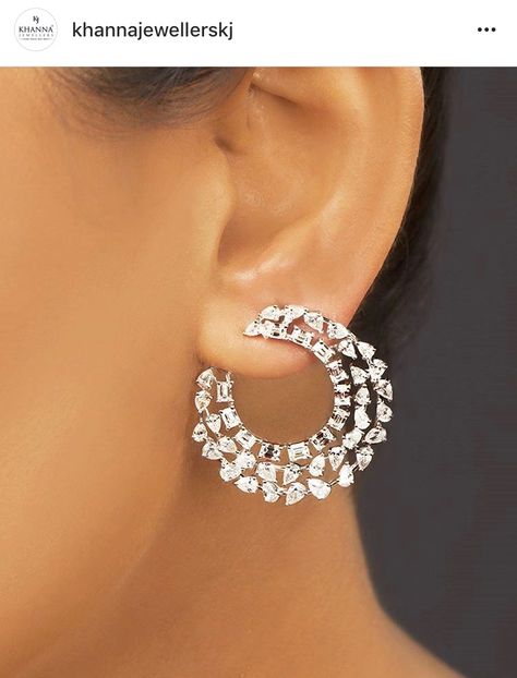 Cocktail Diamond Earrings, Diamond Cocktail Earrings, Temple Jewelery, Beautiful Diamond Earrings, White Diamond Earrings, Accessories Styling, Cocktail Earrings, Diamond Huggies, Jewelry Set Design