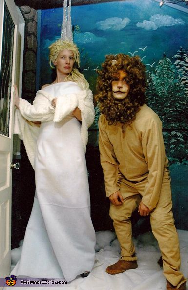 Narnia Trunk Or Treat Ideas, Chronicles Of Narnia Trunk Or Treat, Aslan Narnia Costume, Lion Witch And The Wardrobe Costume, The White Witch Narnia, White Witch Narnia, Jadis The White Witch, Narnia Lion Witch Wardrobe, White Witch Costume