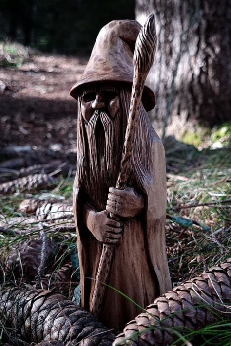 Wizard Wood Carving, Lord Of The Rings Wood Carving, Wood Spirits Carving, Wizard Carving, Abstract Wood Carving, Simple Wood Carving, Wood Carving For Beginners, Wood Spirit, Wooden Words