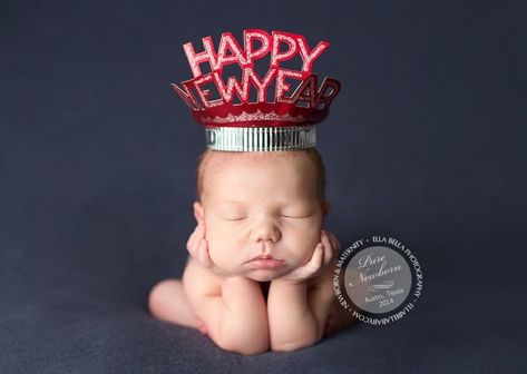 Monthly Baby Photography, Nye Party Decorations, Baby New Year, January Baby, Monthly Baby Pictures, Monthly Baby Photos, Baby Pictures Newborn, Baby Calendar, Holiday Photoshoot