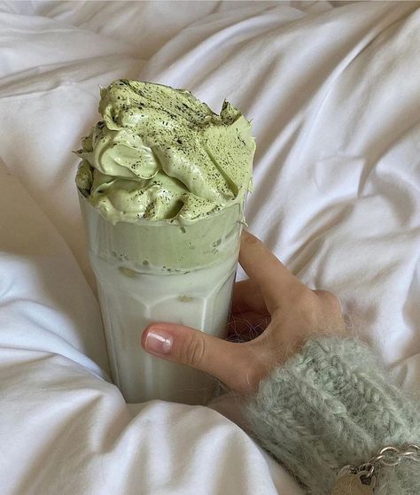 Pistachio Milkshake, Pistachio Aesthetic, Pistachio Drink, Milkshake Aesthetic, Routine Study, Aesthetic Color Palettes, Exam Season, Study Mood, Study Routine