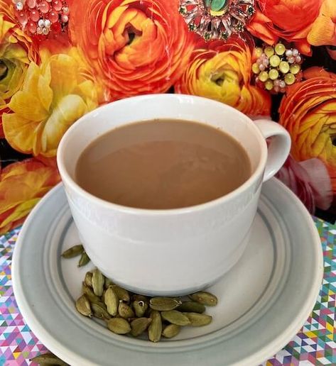 How to make Cardamom Tea (Elachi Chai). Easy Recipe. Indian Chai Tea Recipe, Cardomom Recipes Teas, Authentic Chai Tea Recipe Indian, Chai Tea Recipe With Tea Bag, Cardamom Tea, East Recipes, Indian Drinks, Middle East Recipes, Black Tea Leaves