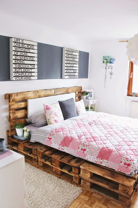 Pallet Bed Frame Diy, Wooden Pallet Beds, College Bedroom Decor, Wood Pallet Beds, Pallet Bed Frames, Diy Pallet Bed, Pallet Furniture Designs, Pallet Beds, Pallet Bed