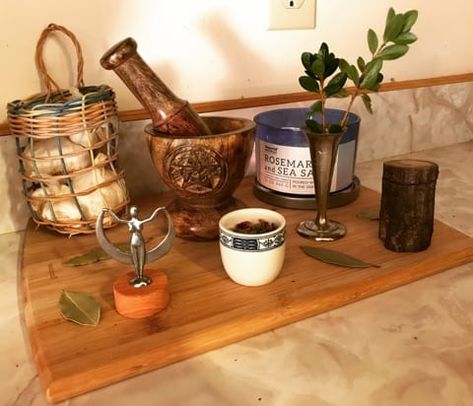 Hearth Witch Altar, Kitchen Witchery Aesthetic, Kitchen Witch Altar Ideas, Hestia Altar, Kitchen Alter, Kitchen Witch Altar, Spiritual Kitchen, Green Witch Kitchen, Witchy Kitchen Aesthetic