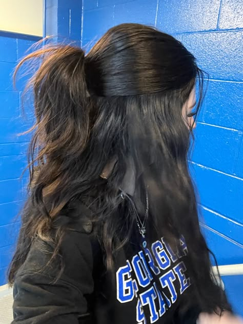 half up claw clip Latina Hair, Hair Inspiration Long, Hairstyles For Layered Hair, School Hair, Hairdos For Curly Hair, School Hairstyles, Hairstyle Inspo, Hair Stylist Life, Easy Hairstyles For Long Hair