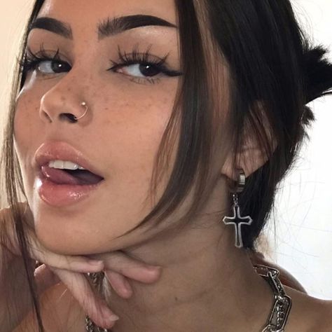 Double Nostril, Double Nostril Piercing, Bruh Girl, Double Nose Piercing, Nostril Piercing, Piercing Ideas, Ear Piercing, Nose Piercing, Makeup Inspo